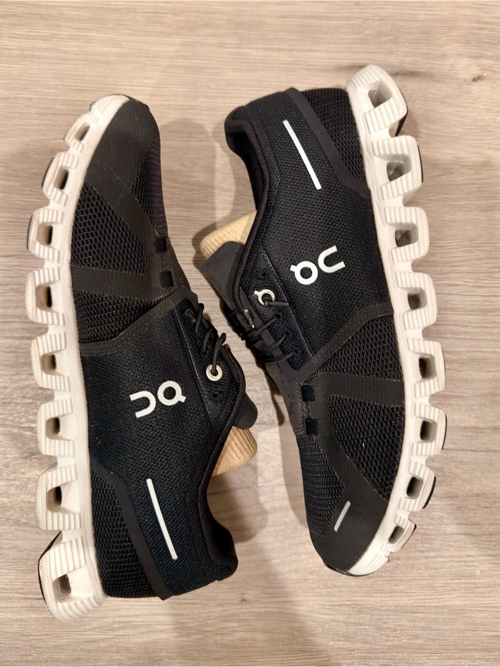 On Cloud 5 Men’s Black and White Size 9 - Picture 3 of 4